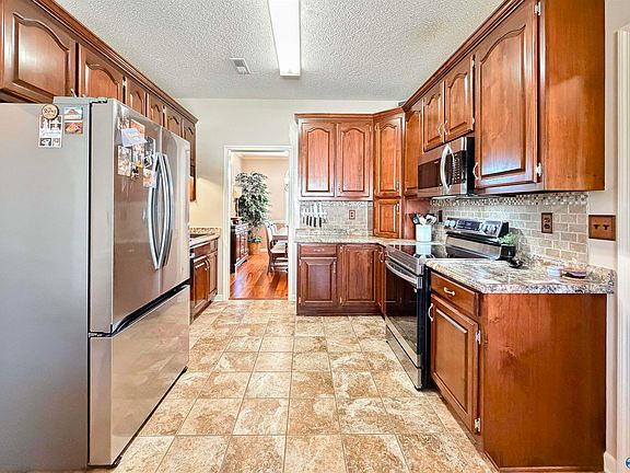 5th image of 34 Hidden Creek Dr