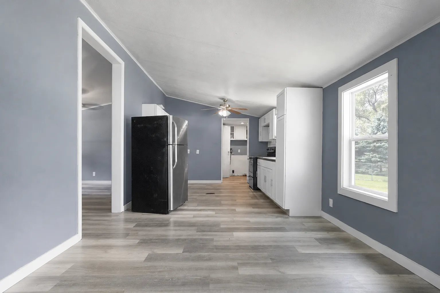 4 bed, 1152 sqft, $1,845 — Photo 2