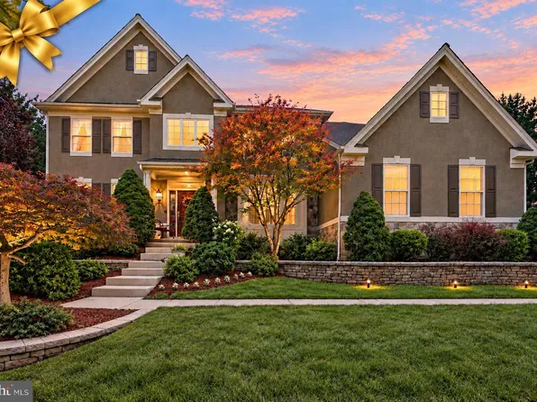 1 Rolling Glen Ct, Mount Laurel, NJ 08054