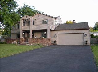 61 Old Well Rd, Rochester, NY 14626