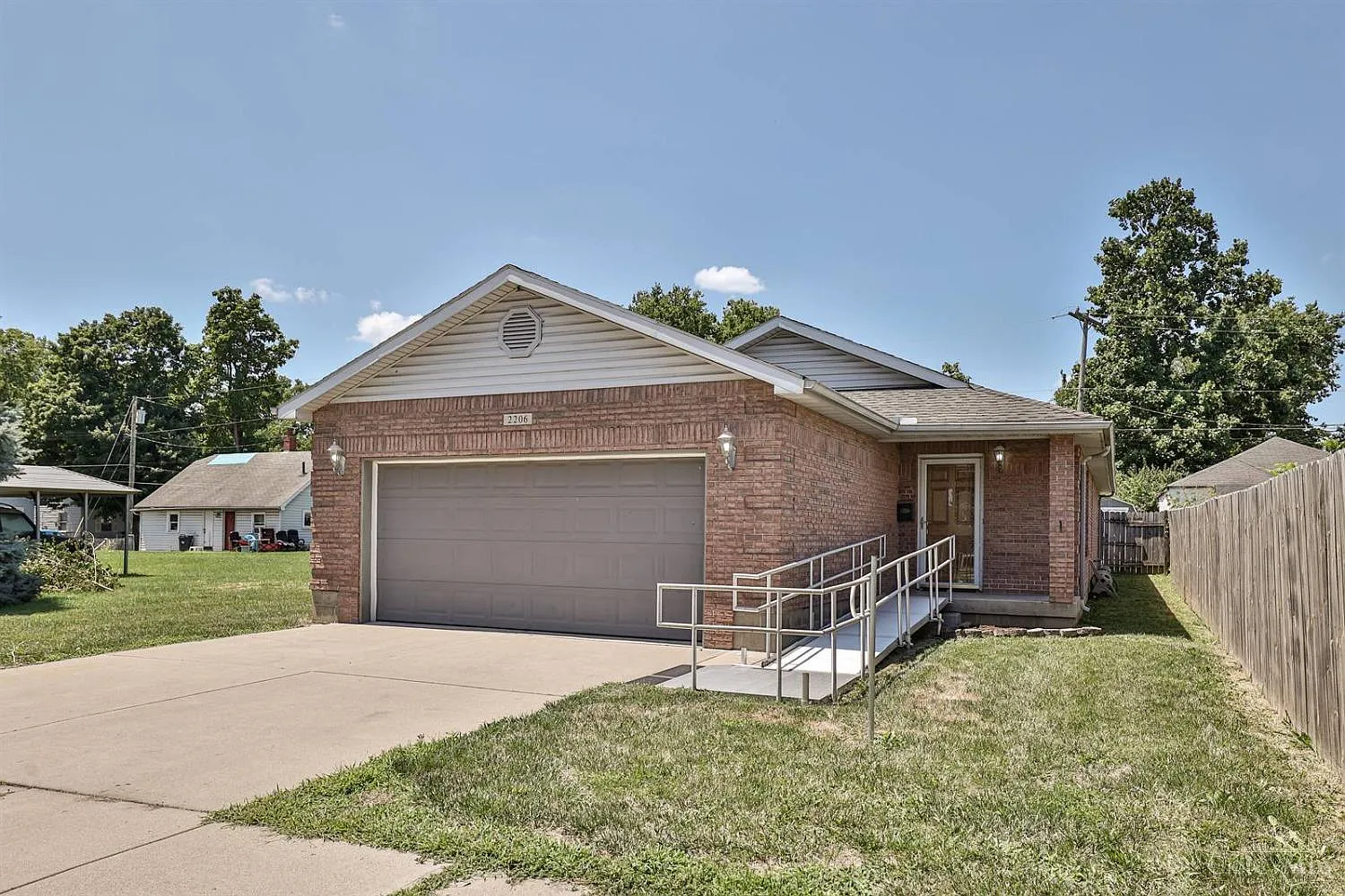 2206 Pearl St photo 1
