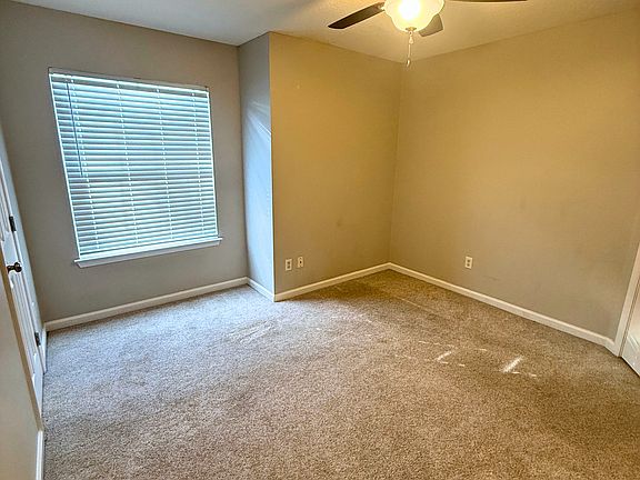 5th image of 122 Royal Acres Cir