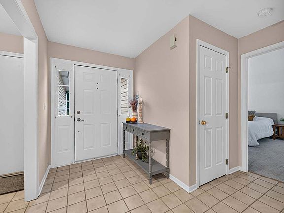 3rd image of 397 Meadowview Ln