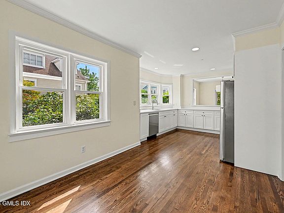 5th image of 51 Forest Ave APT 26