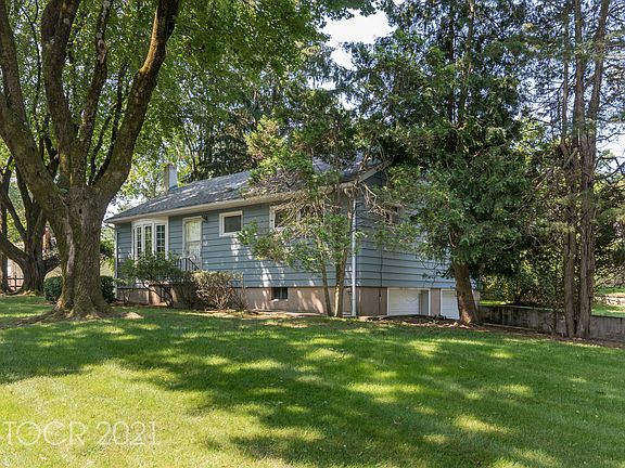 2nd image of 821 Wyckoff Ave