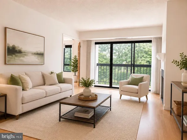 801 N Howard St APT 568, Alexandria, VA 22304