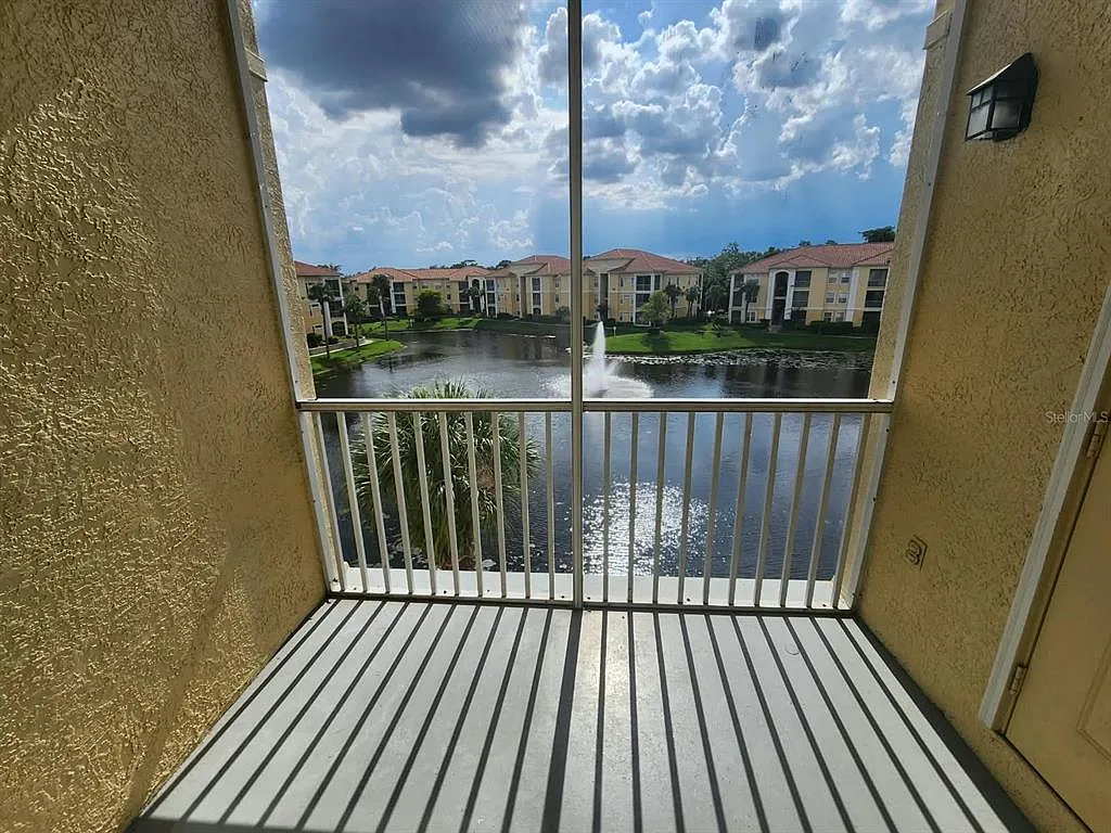 4 bed, 2.0 bath, 1372 sqft, $2,000 — Photo 4
