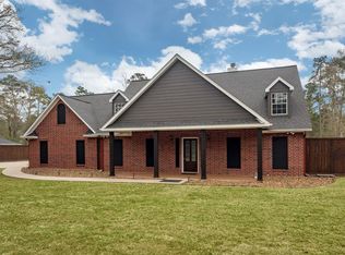 28 Lake Dr, Conroe, TX 77384