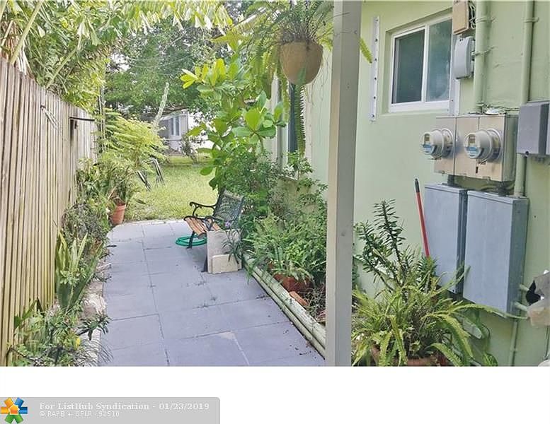2nd image of 825 NE 22nd Dr