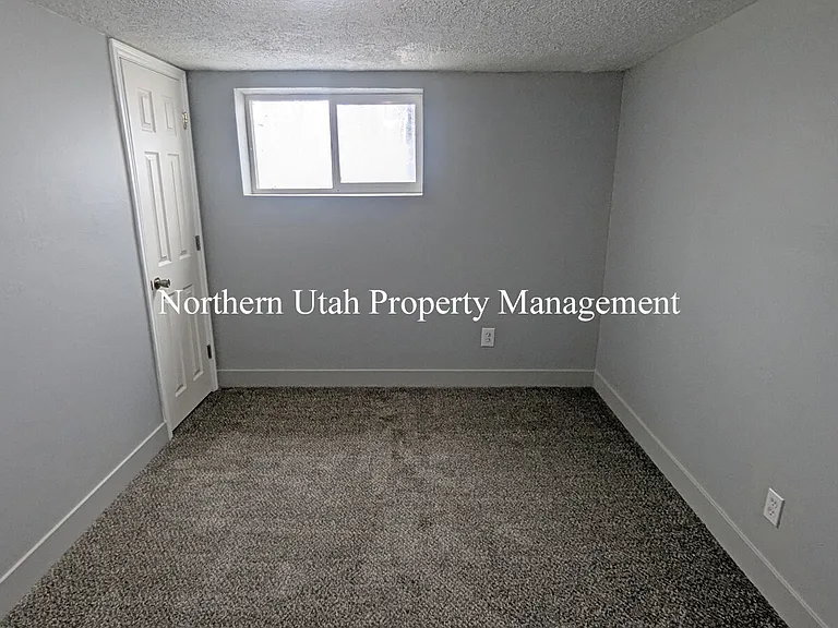 2056 Gramercy Ave — Photo 9