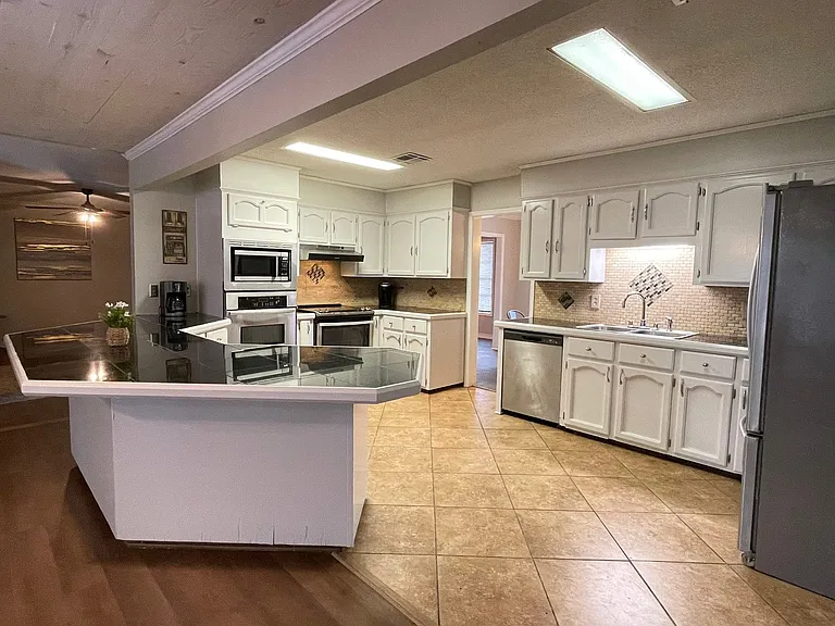 103 Comanche Cir — Photo 3