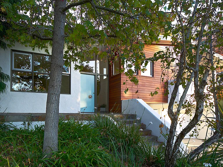 Kingman Ave — Photo 1