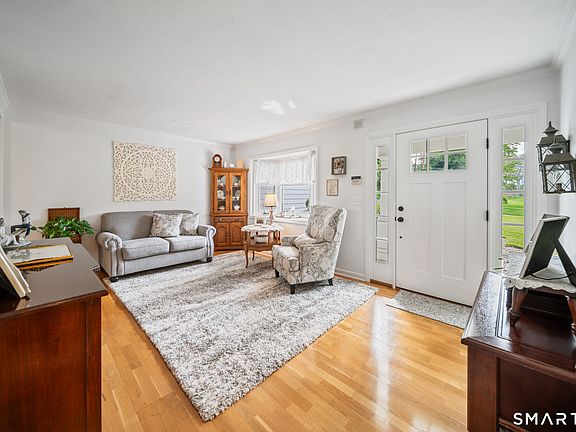 3rd image of 32 Hawley Road