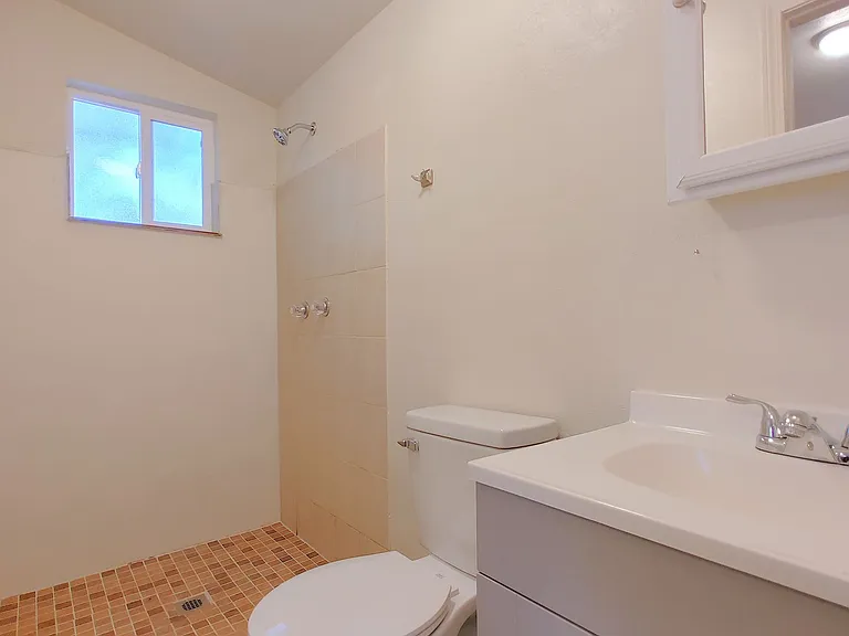 516 Candelaria Rd NW — Photo 4