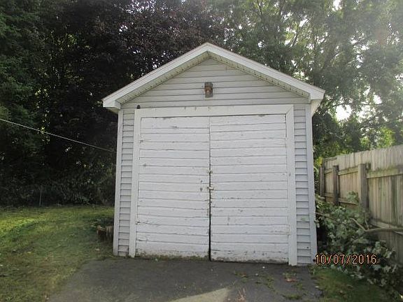 3rd image of 545 Mabel St
