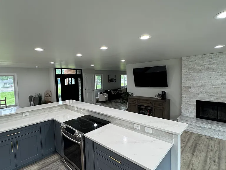 1571 N Huron Rd — Photo 31