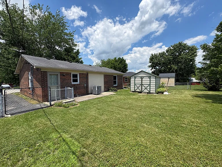 Valley View Dr — Photo 3
