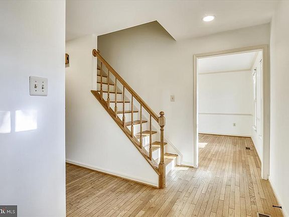 4th image of 9804 Sharon Ct