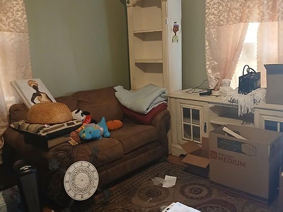 4th image of 100 Edward St