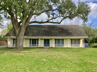 10 Bayou Oaks Dr, Crowley, LA 70526