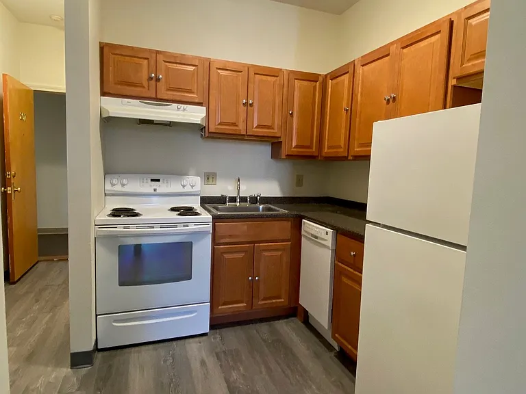 Summit Place Apartments — Photo 15