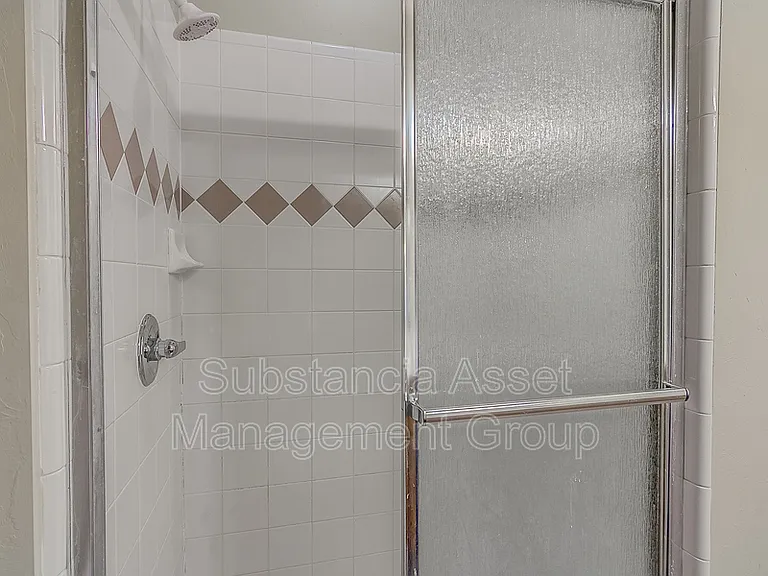 901 NE 26th Ct — Photo 16