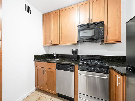 4th image of 345 E 81st St APT Phg
