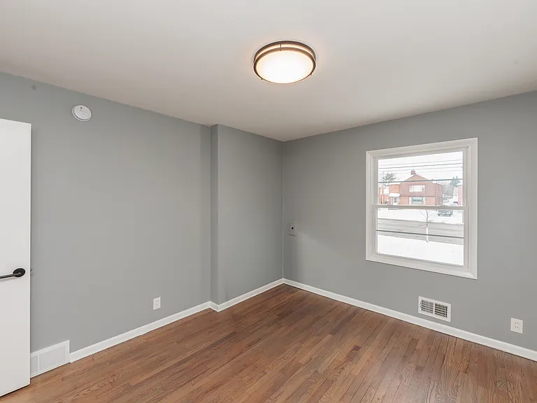 2539 Warrensville Center Rd — Photo 31