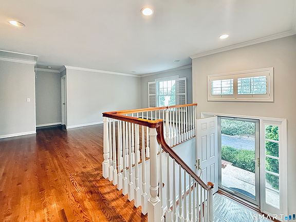 2nd image of 59 Bank Street #59