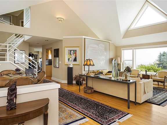 4th image of 130 Hoodsview Ct