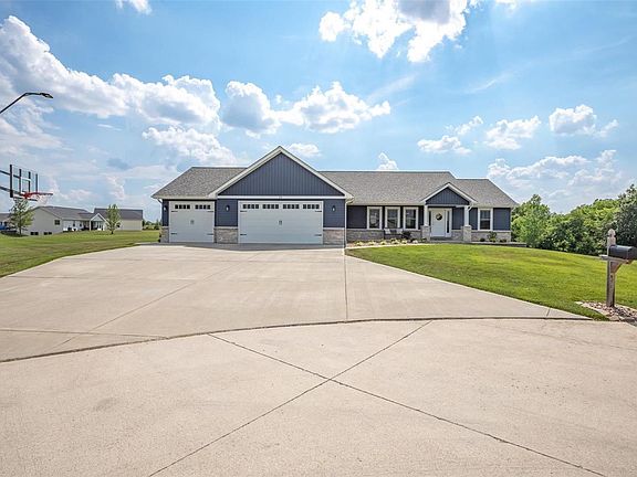 3rd image of 28 Moore Ridge Ct