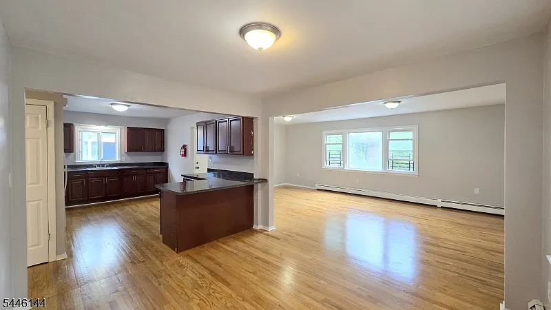 3 bed, 1.5 bath, 1400 sqft, $2,600 — Photo 4