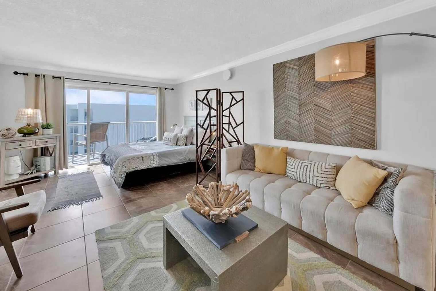 1 bed, 2.0 bath, 8611 sqft, $3,084 — Photo 3
