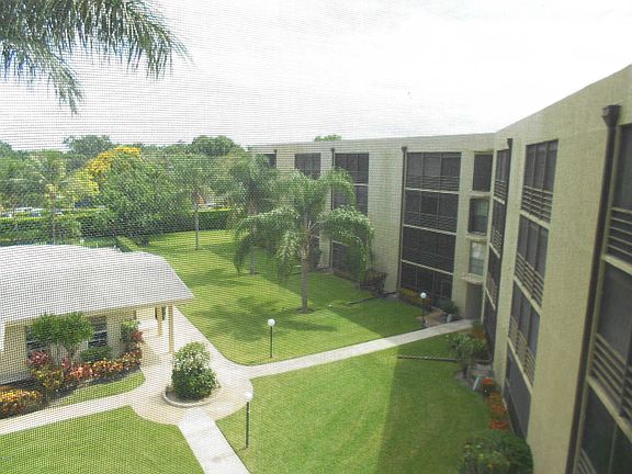 4th image of 555 E Banyan Tree Lane #404