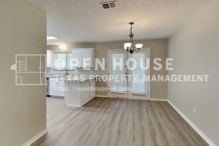 6117 Courtside Dr — Photo 7