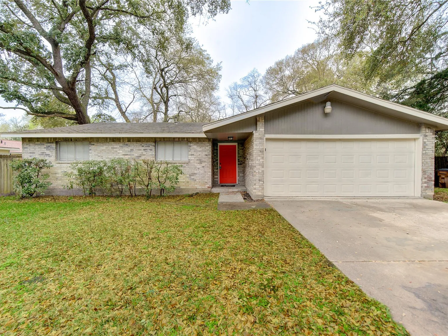 3 bed, 2.0 bath, 1494 sqft, $1,900 — Photo 1