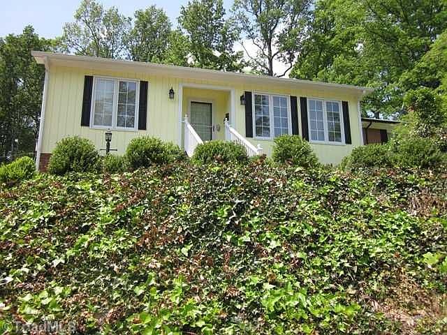 1st image of 216 Mayflower Dr