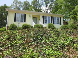 216 Mayflower Dr, Greensboro, NC 27403