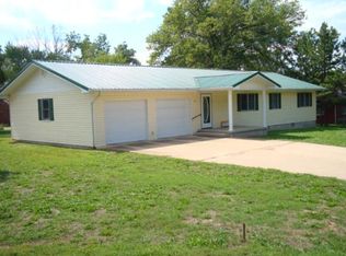 403 W 3rd St, Mountain View, MO 65548