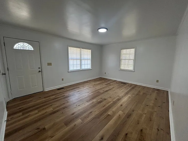 1021 N Lafayette Ave — Photo 7