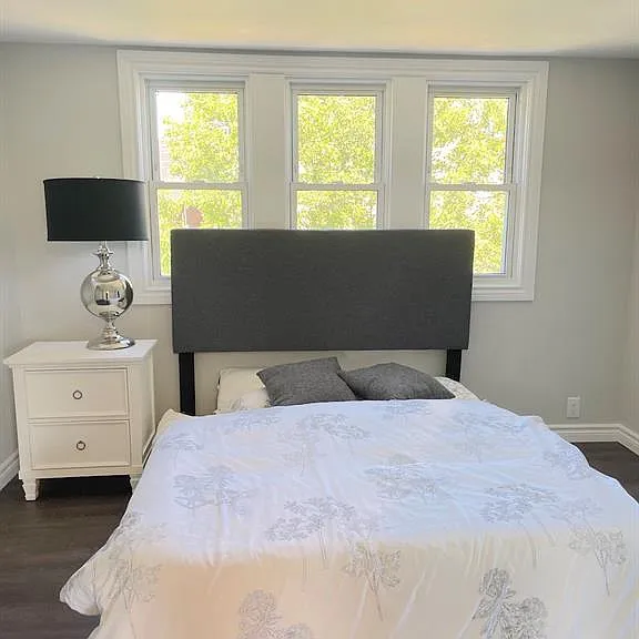 1677 Victoria Ave — Photo 18