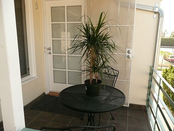 veranda furniture included