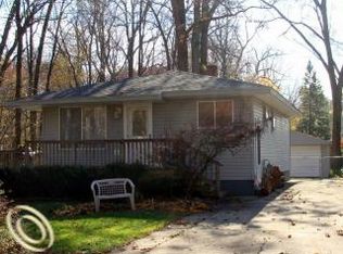 4801 Filer Ave, Waterford, MI 48328