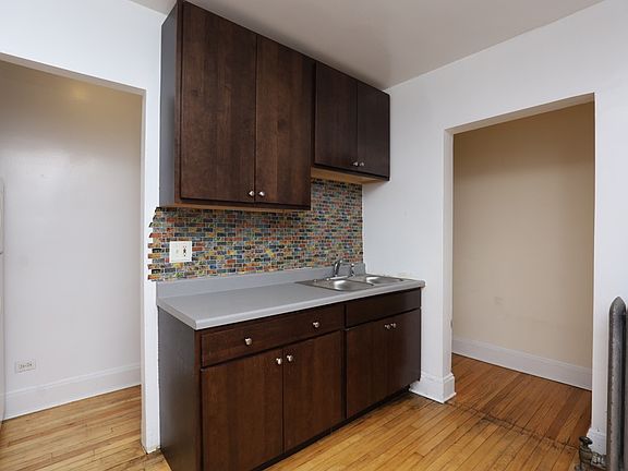 2nd image of 2330 N Spaulding Ave Unit A4