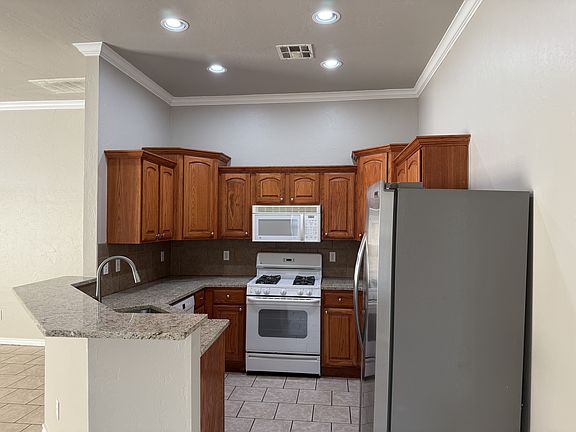 5th image of 716 N Norman Ave