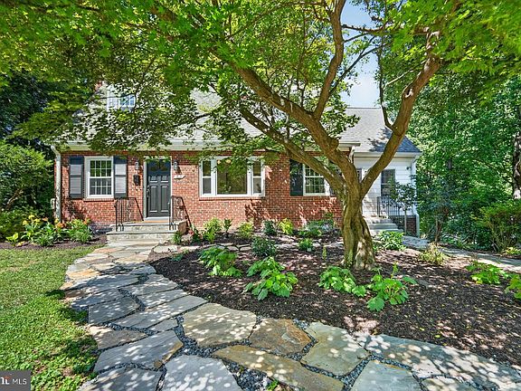 3rd image of 805 Ridge Pl