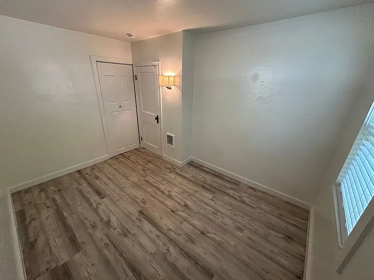 3112 W South Loop Ave — Photo 16