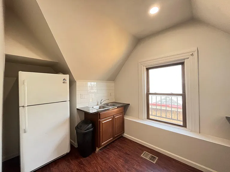 311 Stratford Ave #6 — Photo 9