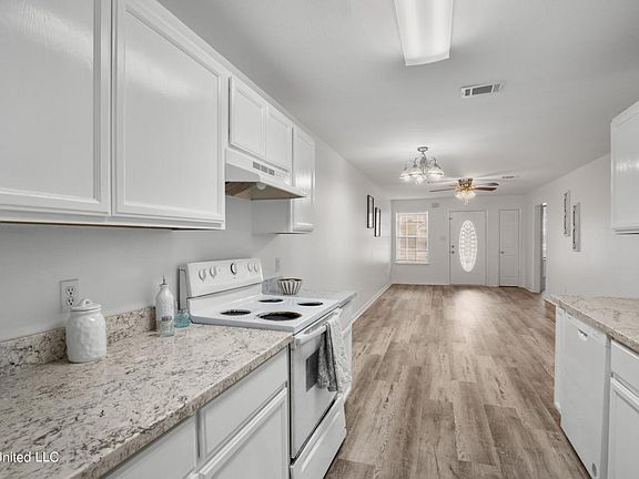 4th image of 17292 Avondale Cir #D