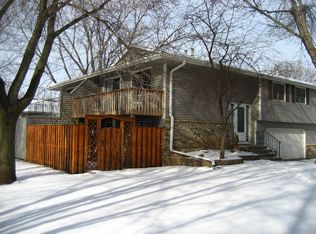 1272 Timbershore Ln, Eagan, MN 55123